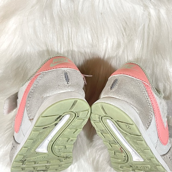 Nike Little Girl MD Valiant Low Gaze Sneakers - Picture 8 of 12